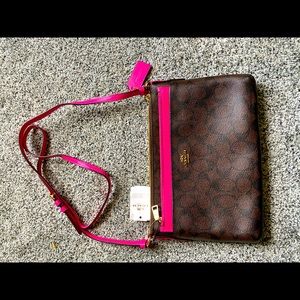 Coach purse Like NEW tags on!